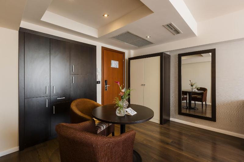 Business One-Bedroom Apartment image 4