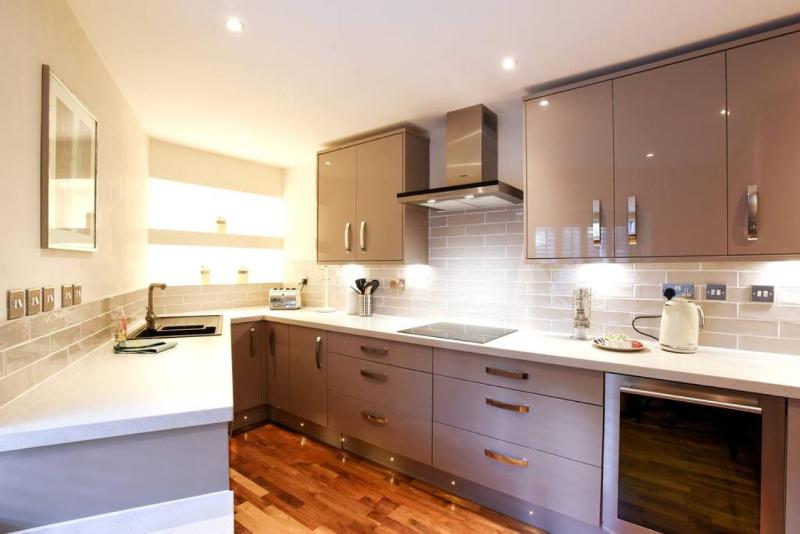 Air Maison - Secluded High End 2 Bedroom in Southsea FREE Parking - image 12
