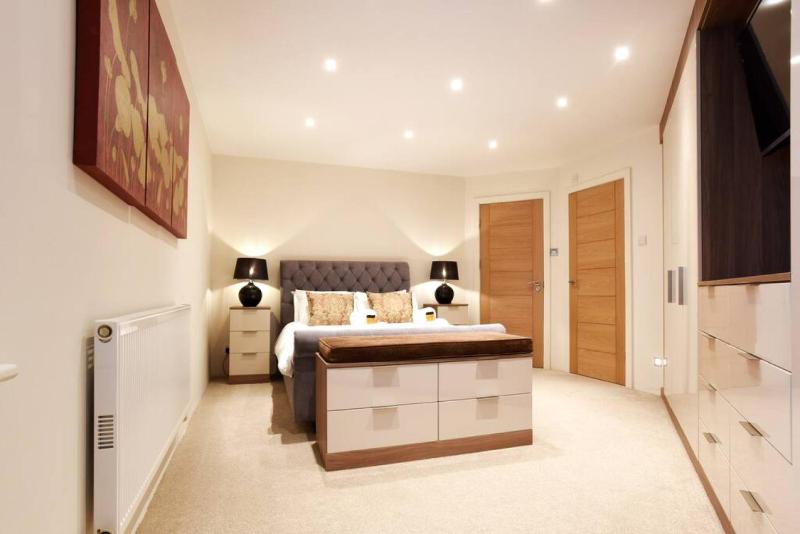 Air Maison - Secluded High End 2 Bedroom in Southsea FREE Parking - image 13