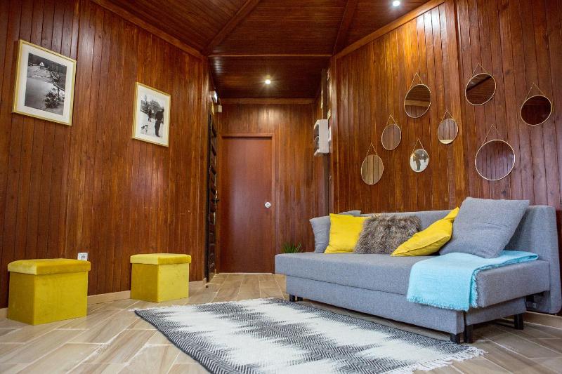 One-Bedroom Bungalow image 1
