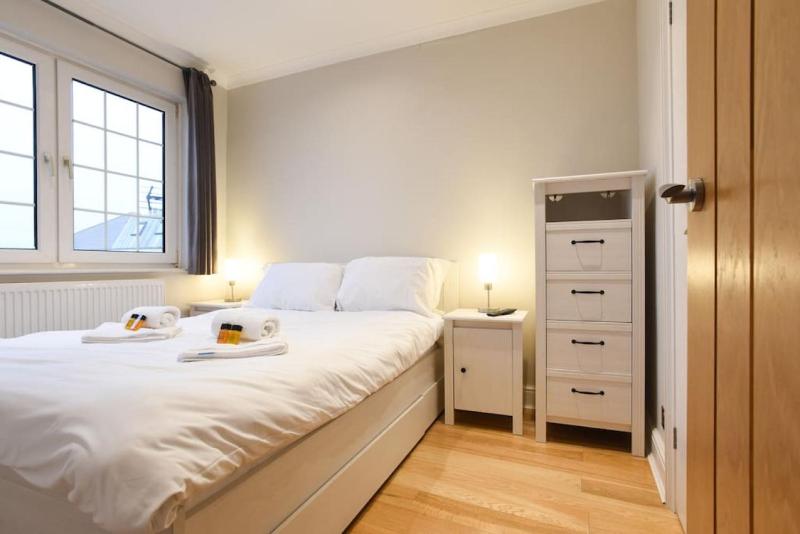 Air Maison - Superb Location! 1 Bedroom Flat with Parking - image 35
