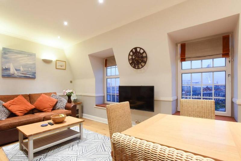 Air Maison - Superb Location! 1 Bedroom Flat with Parking - image 27
