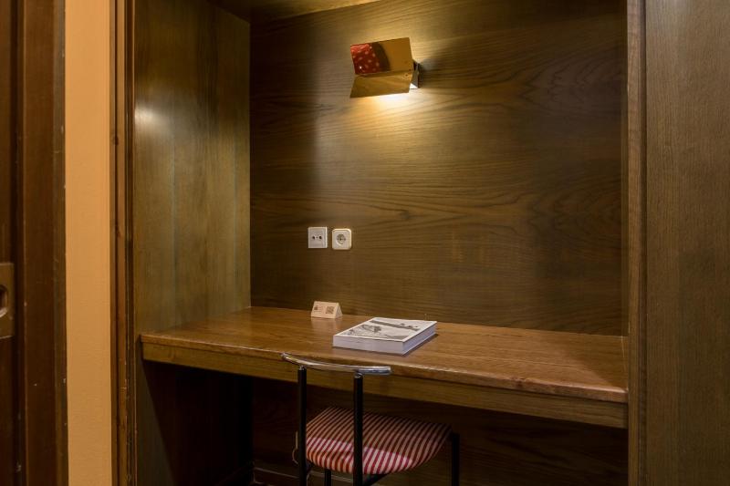 Triple Room without View (3 Adults) image 4