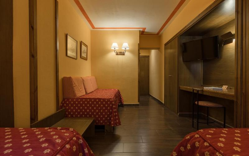 Triple Room without View (3 Adults) image 3