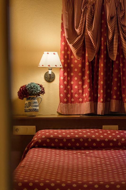 Triple Room without View (3 Adults) image 1
