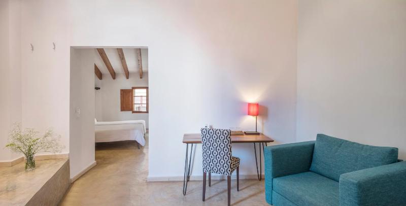 Deluxe Double or Twin Room image 4