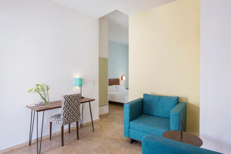 Deluxe Double or Twin Room image 1