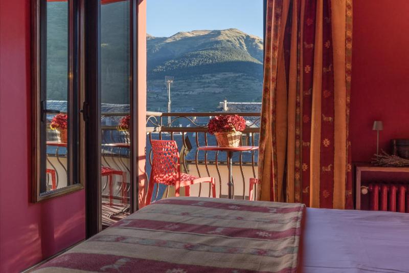 Budget Double or Twin Room with Views image 4
