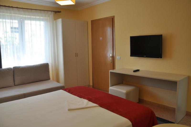Superior Triple Room with Free Wi-Fi image 4