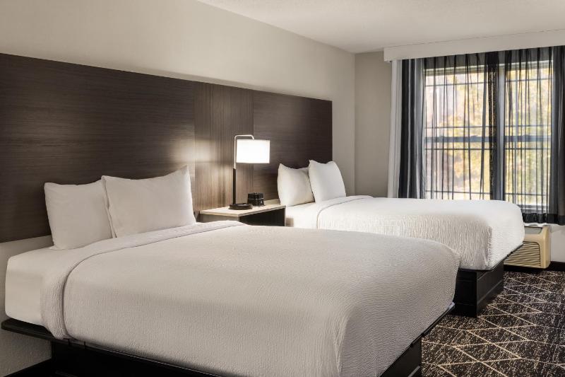 Queen Room with Two Queen Beds - Non-Smoking image 1