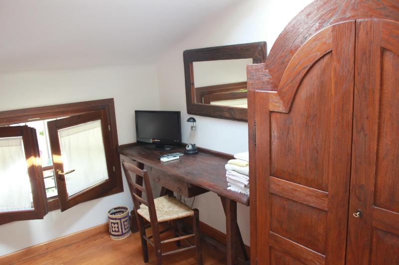 Double Room with Shared Bathroom image 3