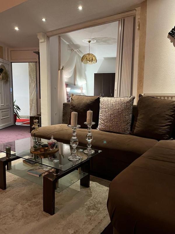 One-Bedroom Apartment image 4