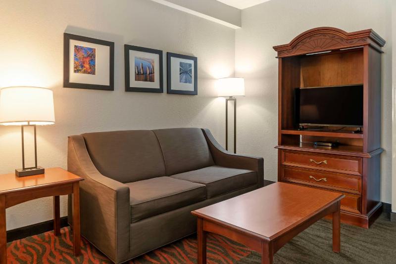 King Suite with Sofa Bed image 3