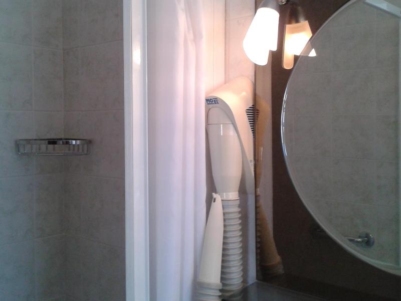 Triple Room with Balcony image 1