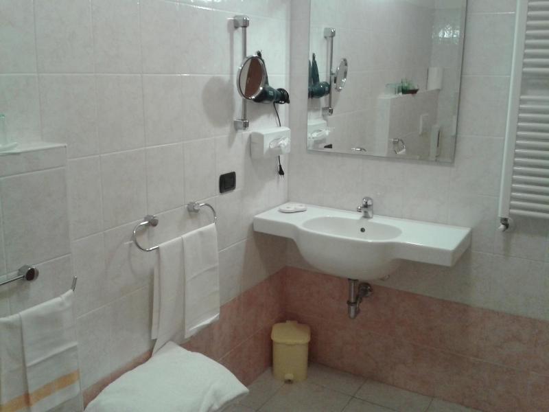 Triple Room with Balcony image 2
