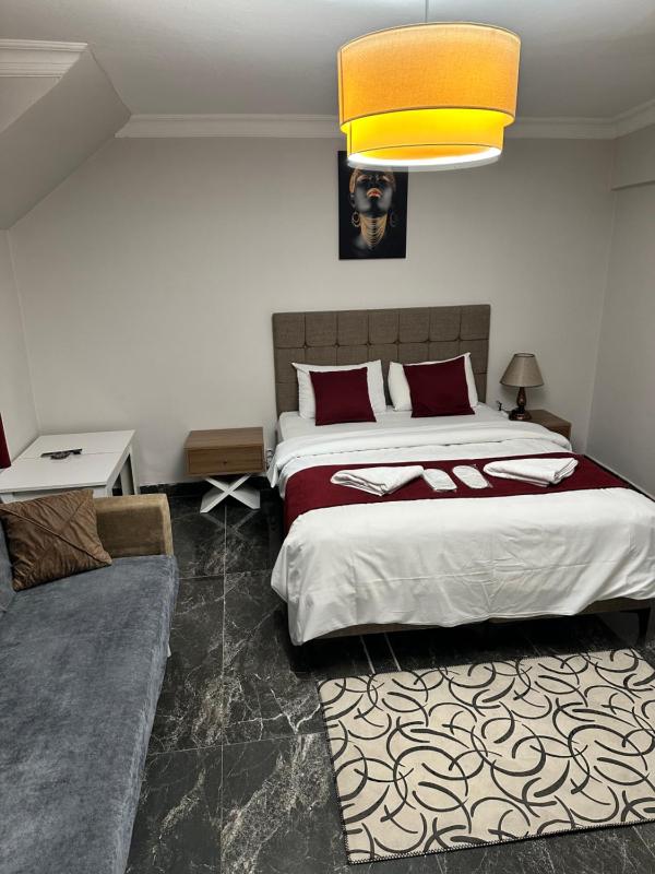 Superior Triple Room image 3