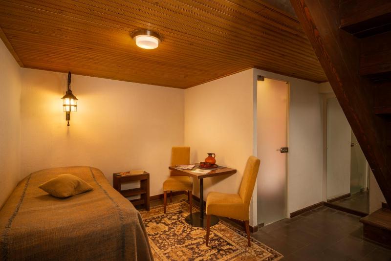 Double or Twin Room image 2