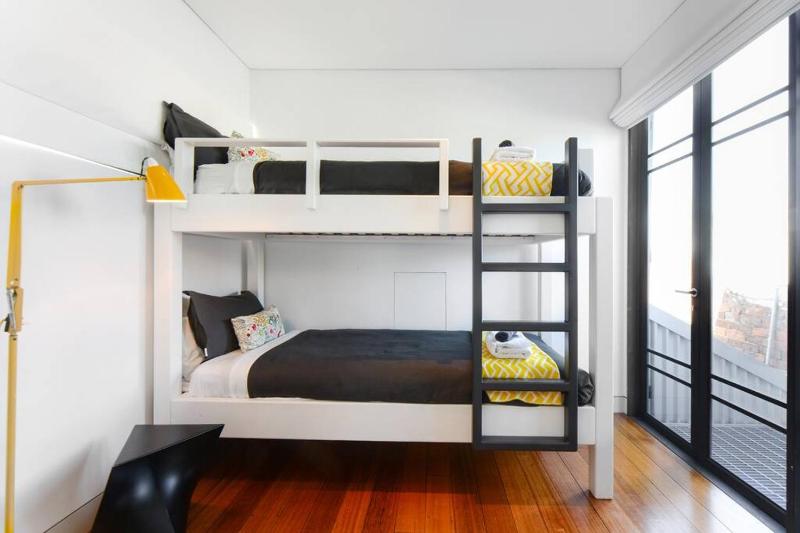 TWO FIVE ZERO RICHMOND four bedroom cityviews lockup garage - image 9