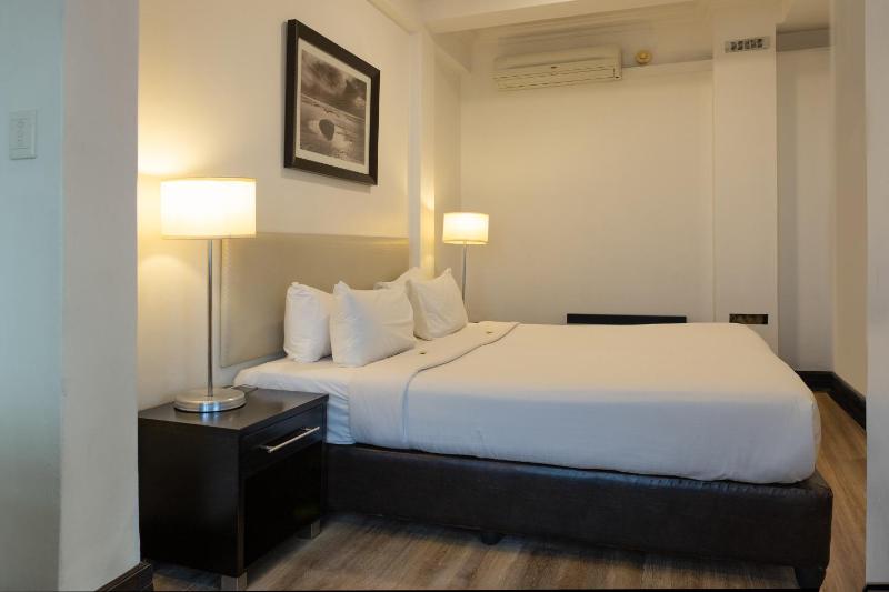 Parade Hotel - image 11