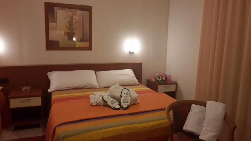 Deluxe Double Room image 4