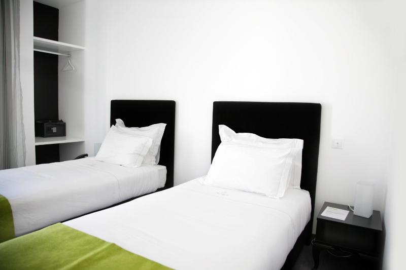 Double or Twin Room image 3