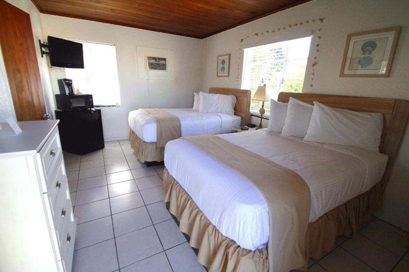 Standard Room with Two Double Beds image 4
