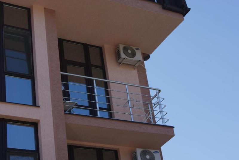 Deluxe Double or Twin Room with Balcony image 3