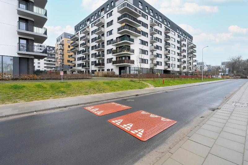 Cozy Studio with Balcony and FREE GARAGE by Noclegi Renters - image 18