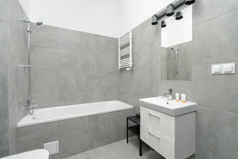 Cozy Studio with Balcony and FREE GARAGE by Noclegi Renters - image 9