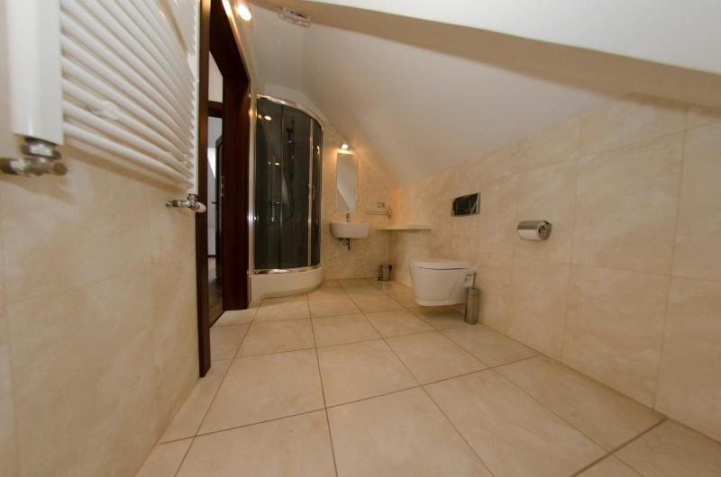 Triple Room with Shared Bathroom image 4