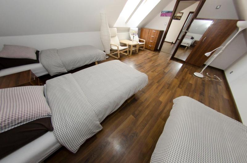 Triple Room with Shared Bathroom image 2