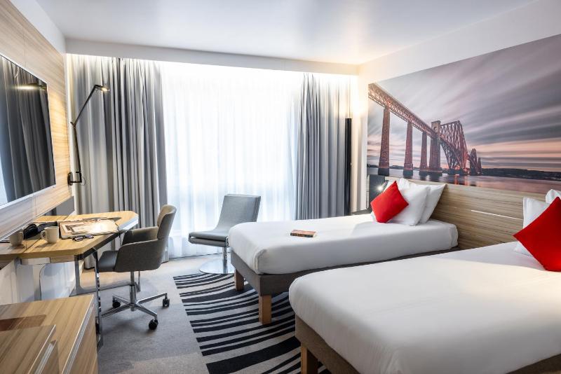 Standard Twin Room image 3