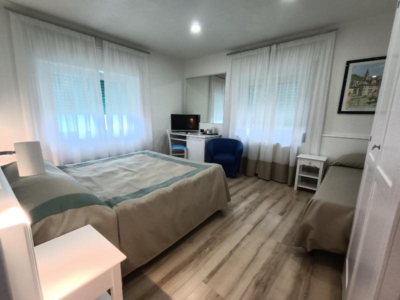 Triple Room with Sea View image 2