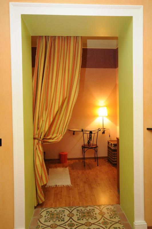 Deluxe One-Bedroom Apartment image 2