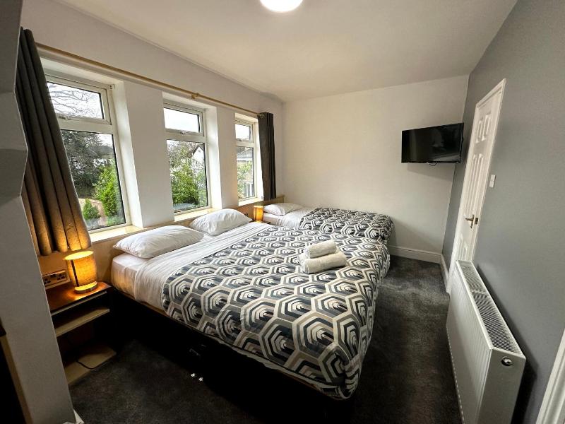 Deluxe King Room image 3