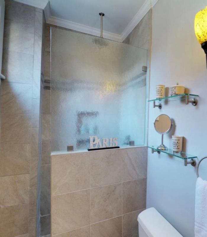 Bijou Boutique Inn - image 3