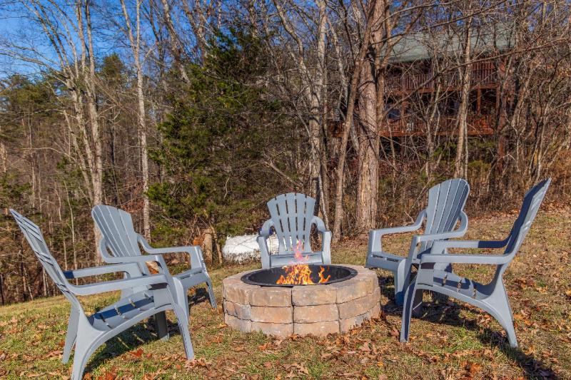 Eagles Haven Lodge 5 bed 4 bath great for groups game room hot tub Wi-Fi grills easy roads - image 47