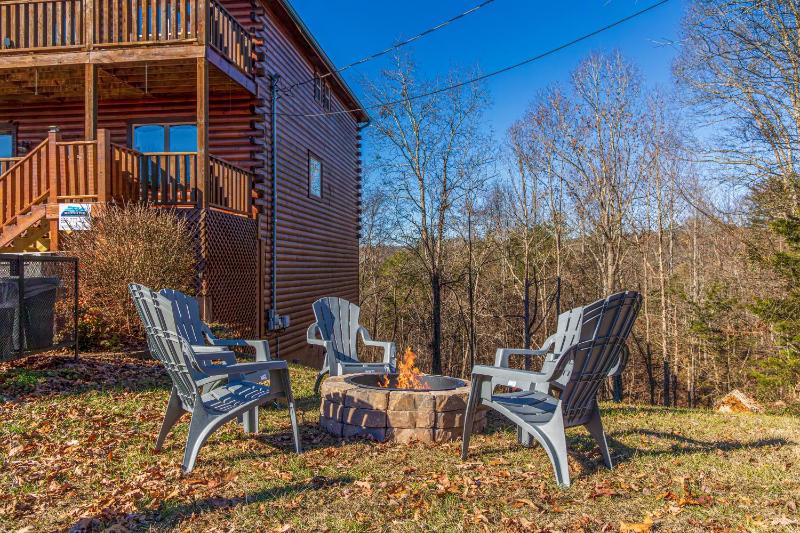 Eagles Haven Lodge 5 bed 4 bath great for groups game room hot tub Wi-Fi grills easy roads - image 30