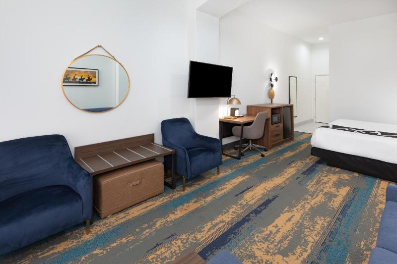 Executive King Room image 3