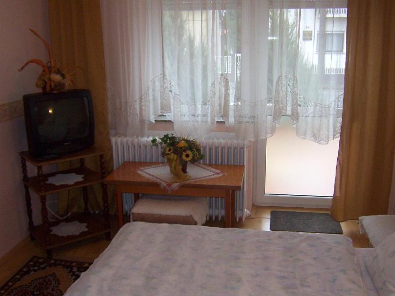 Twin Room with Balcony image 2
