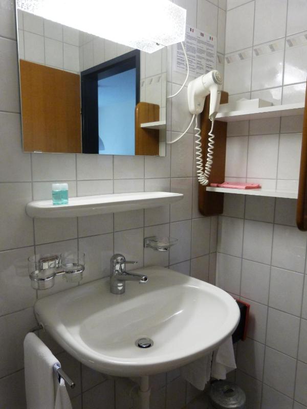 Double Room image 3