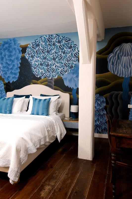 Standard Double Room image 4