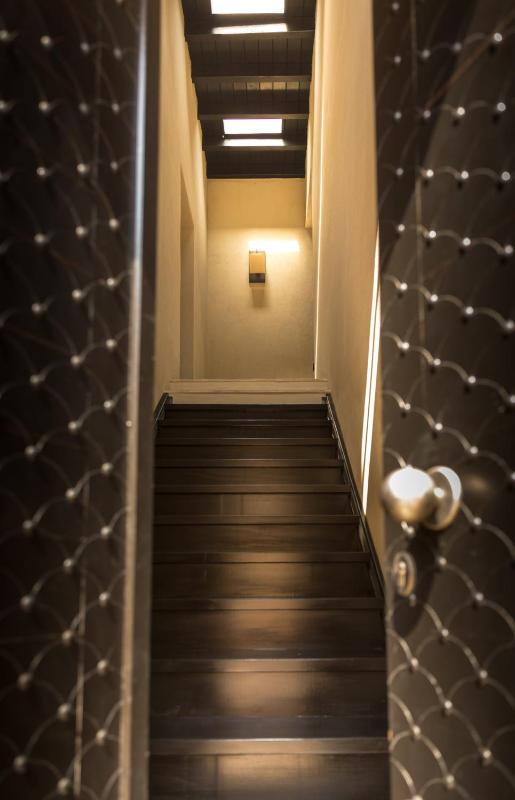 VIP Suite with Bathtub & Steam Bath - Narcissus image 3