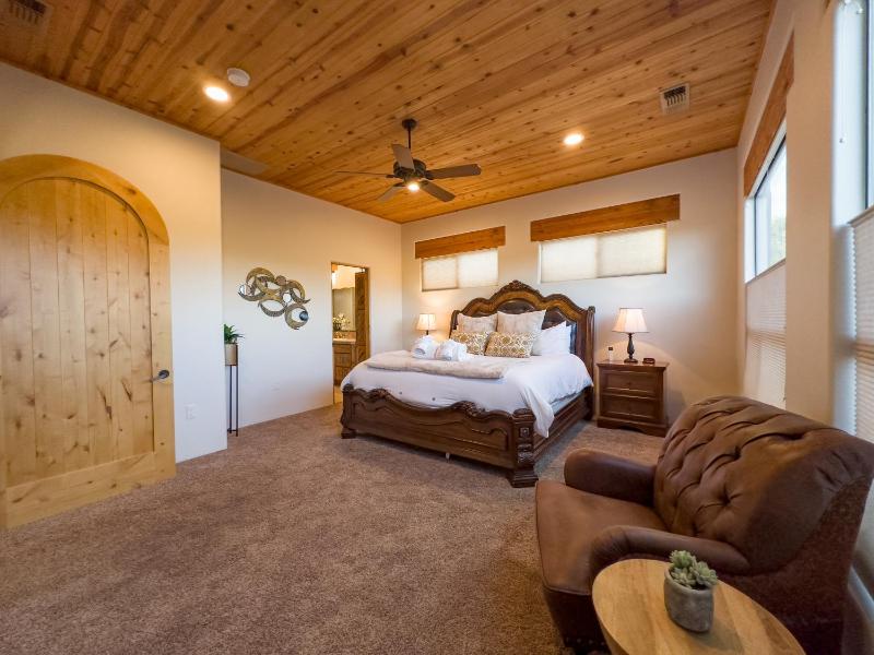 Spectacular Sedona Destination with Pool & Spa - image 31