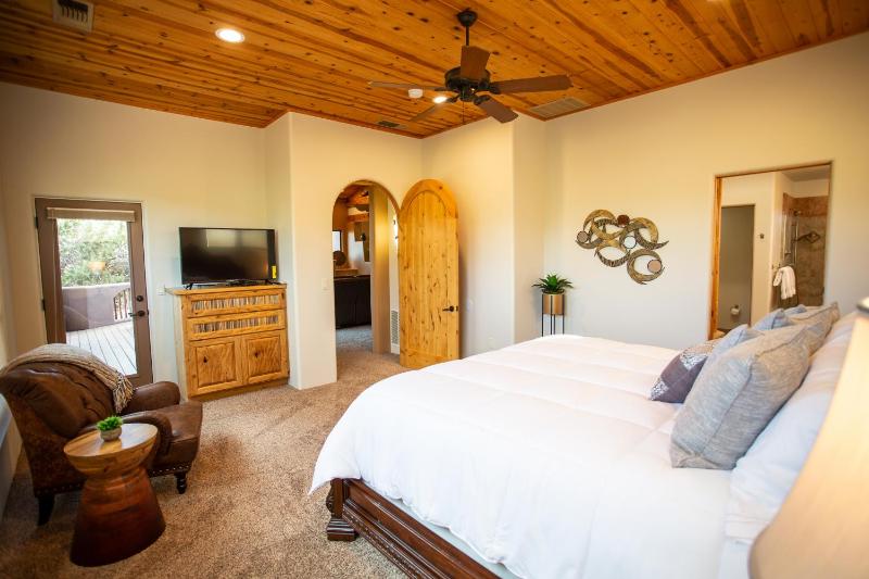 Spectacular Sedona Destination with Pool & Spa - image 43