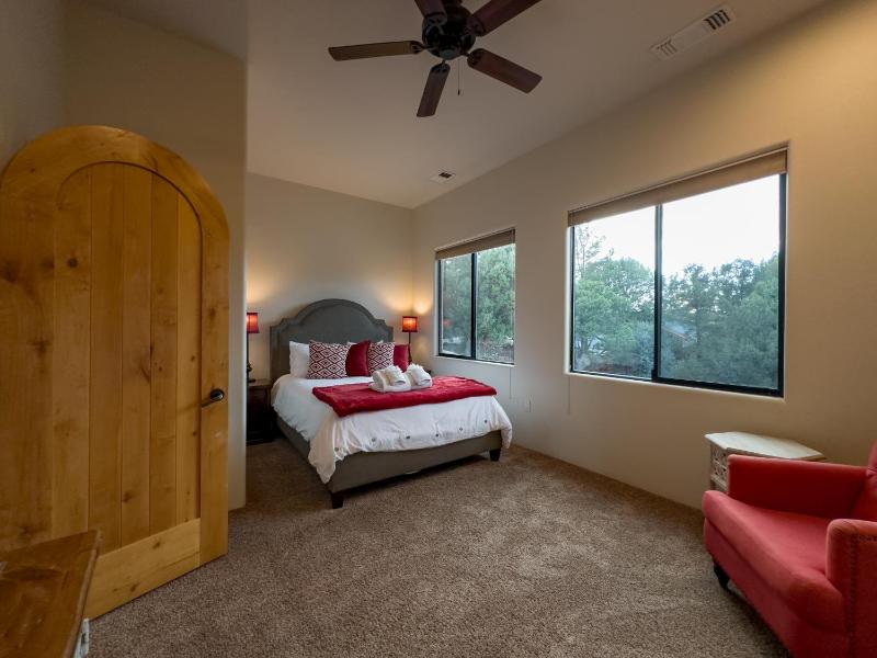 Spectacular Sedona Destination with Pool & Spa - image 22