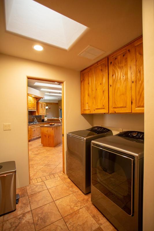 Spectacular Sedona Destination with Pool & Spa - image 35