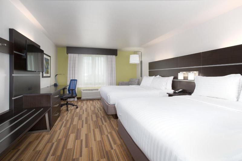 Standard Room with Two Queen Beds image 3