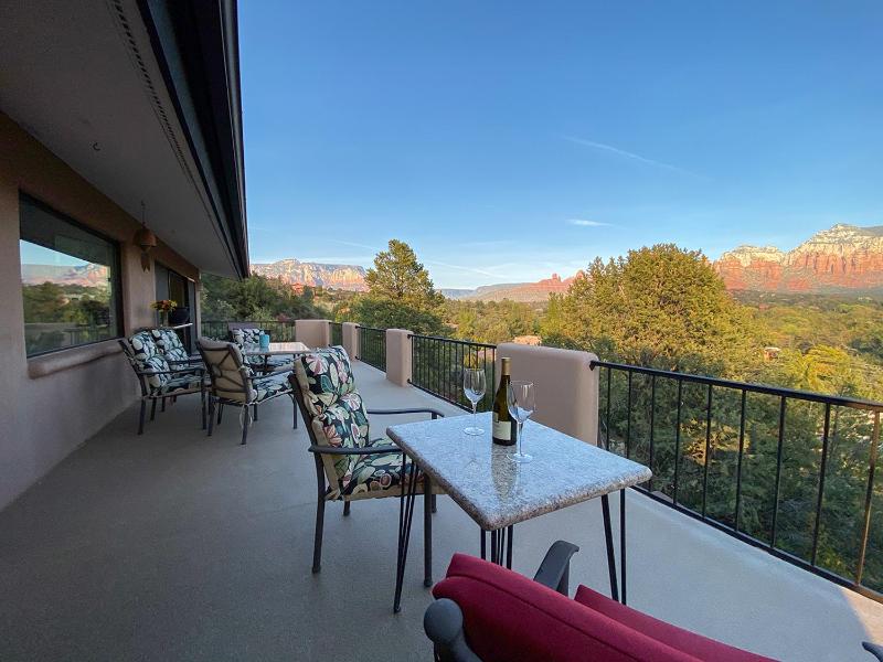 Open Style Home with Magnificent Views! - image 7