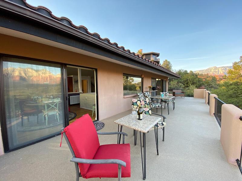 Open Style Home with Magnificent Views! - image 33